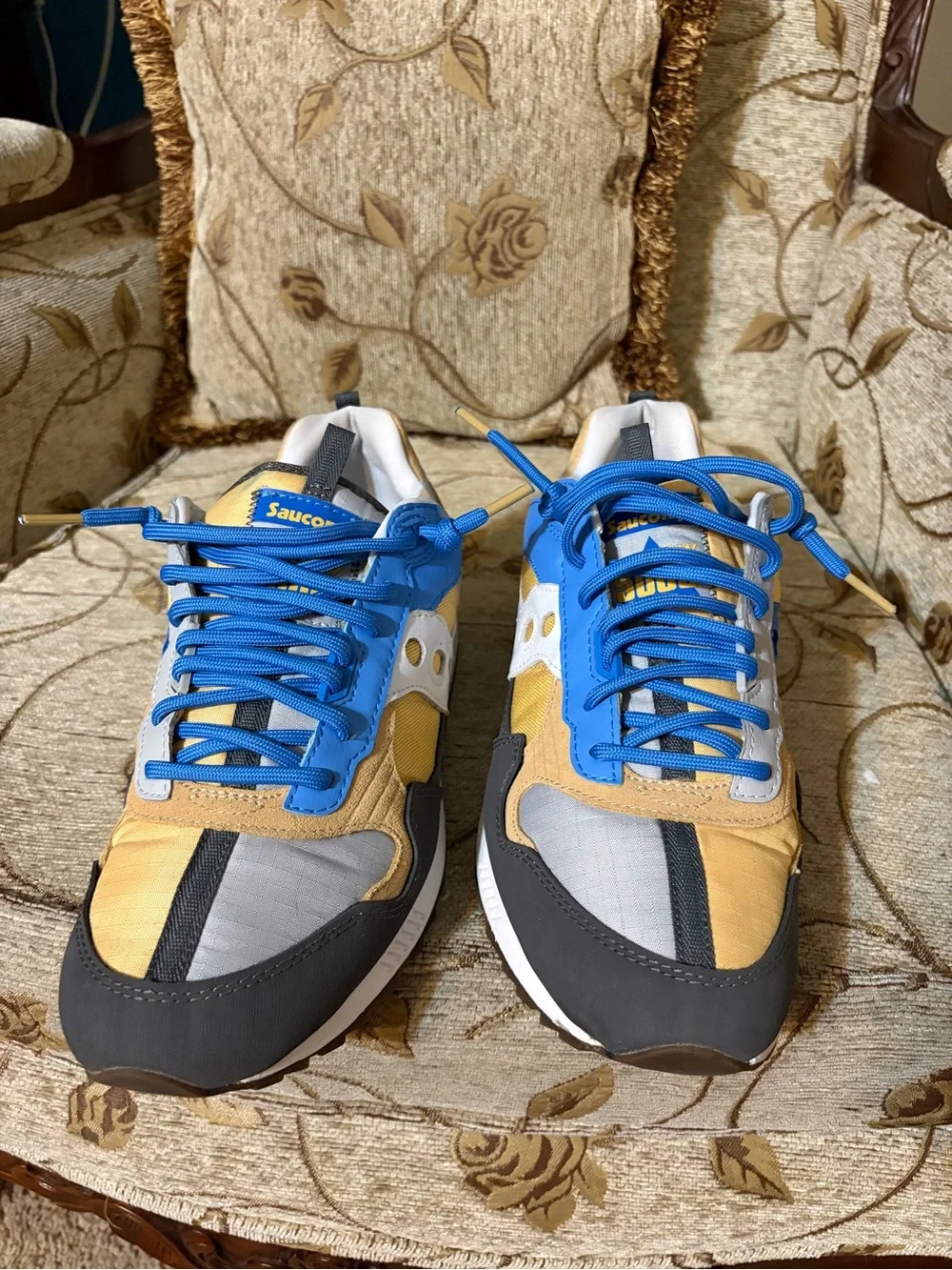 Saucony Men's Blue Yellow and Tan Retro Runner Sneaker No Original Box